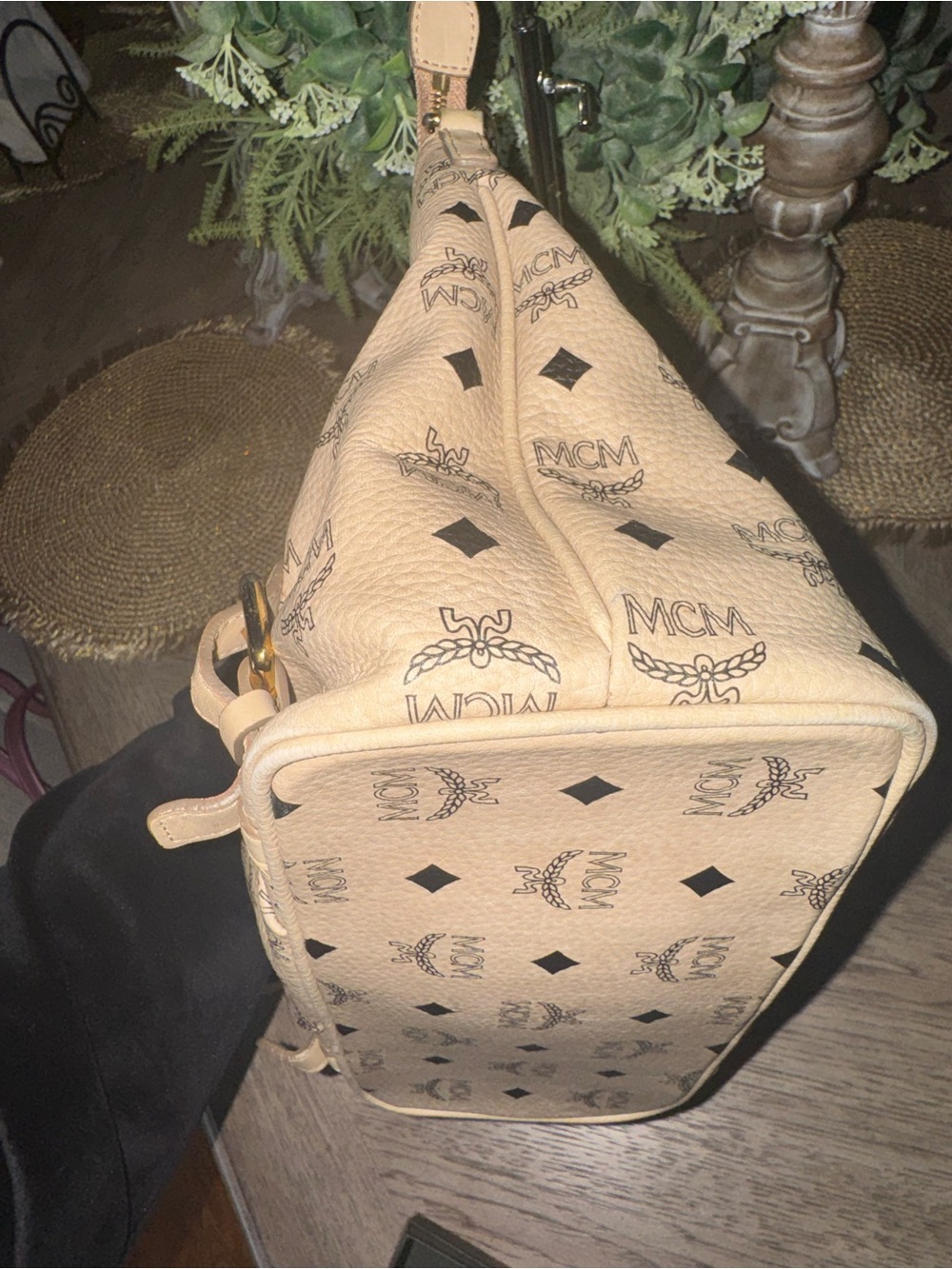 MCM Beige Logo Shoulder Bag with Gold Hardware in EUC - Picture 5 of 7